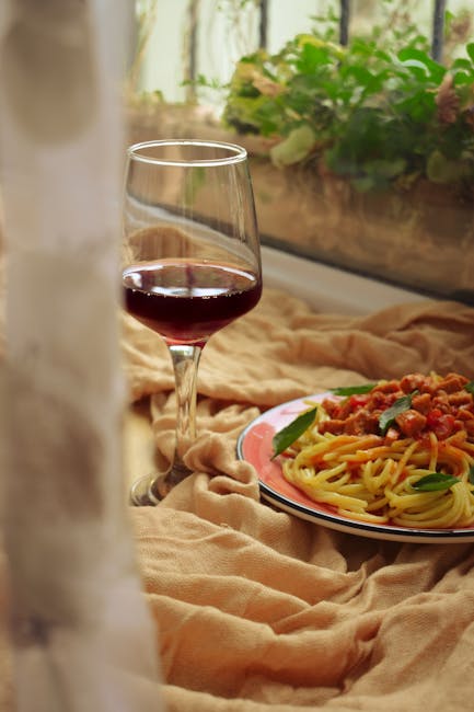 Food Aesthetics - A plate of spaghetti with tomato sauce and a gla #32801831